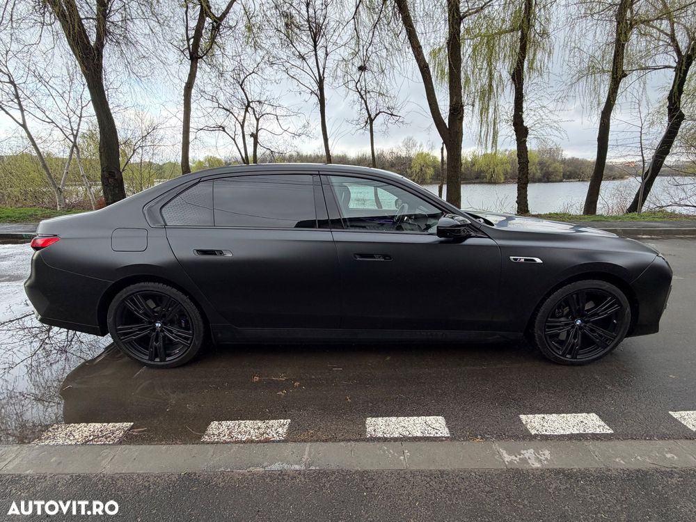 BMW M7 M760e xDrive - 10