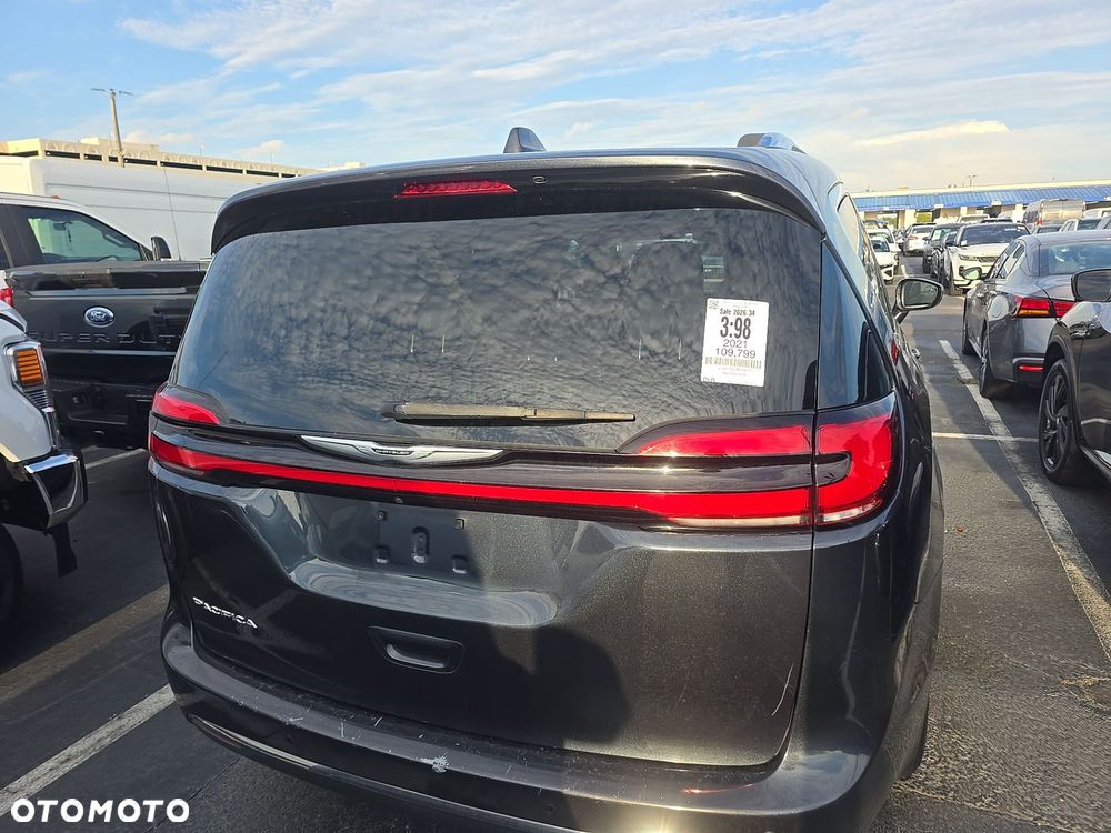 Chrysler Pacifica - 4