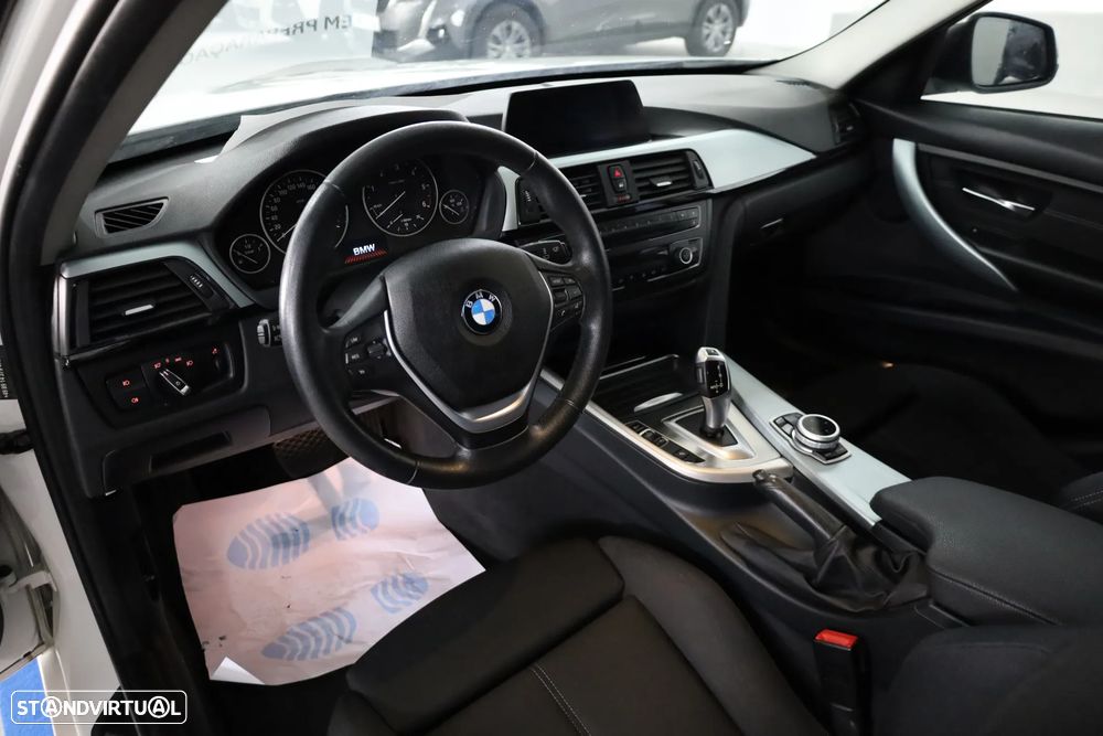 BMW 318 d Aut. Sport Line - 14