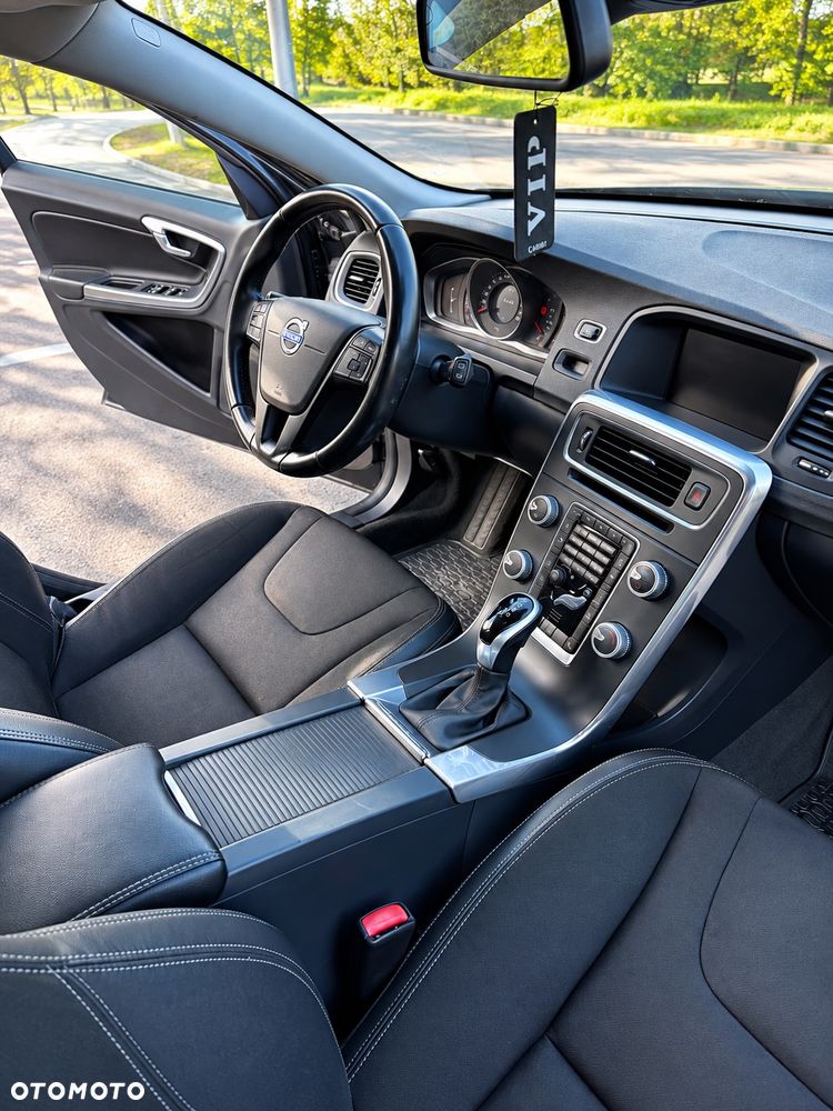 Volvo V60 D2 Summum - 10