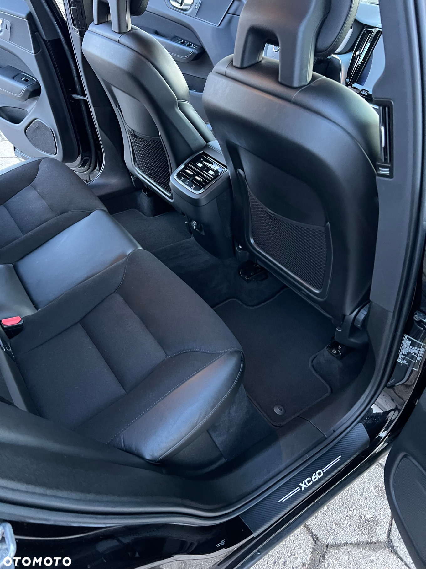 Volvo XC 60 D5 SCR AWD Momentum - 9