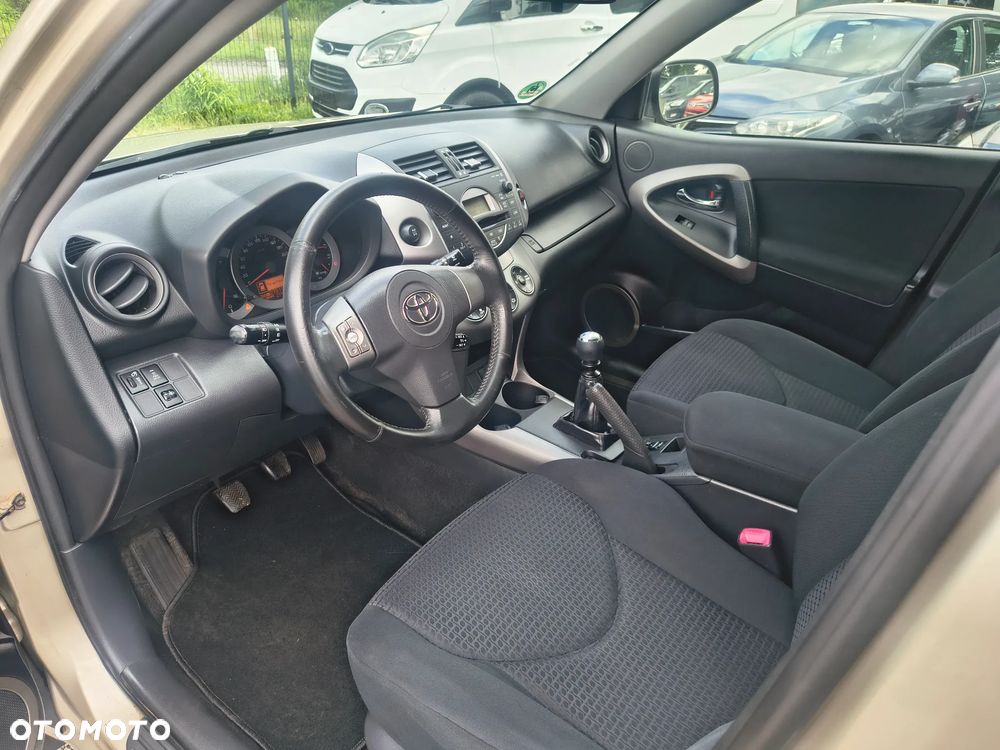 Toyota RAV4 2.2 D-4D Sol - 14
