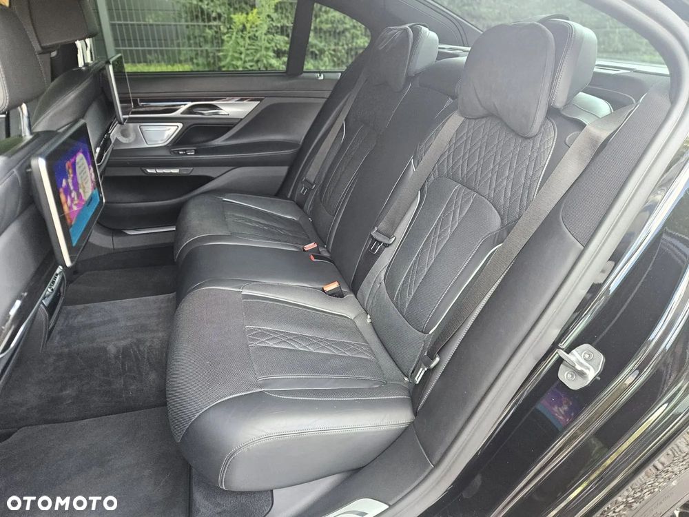 BMW Seria 7 750Ld xDrive - 23