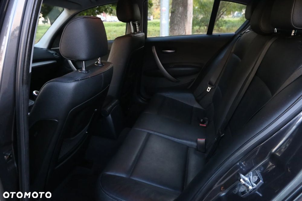 BMW Seria 1 120i - 8