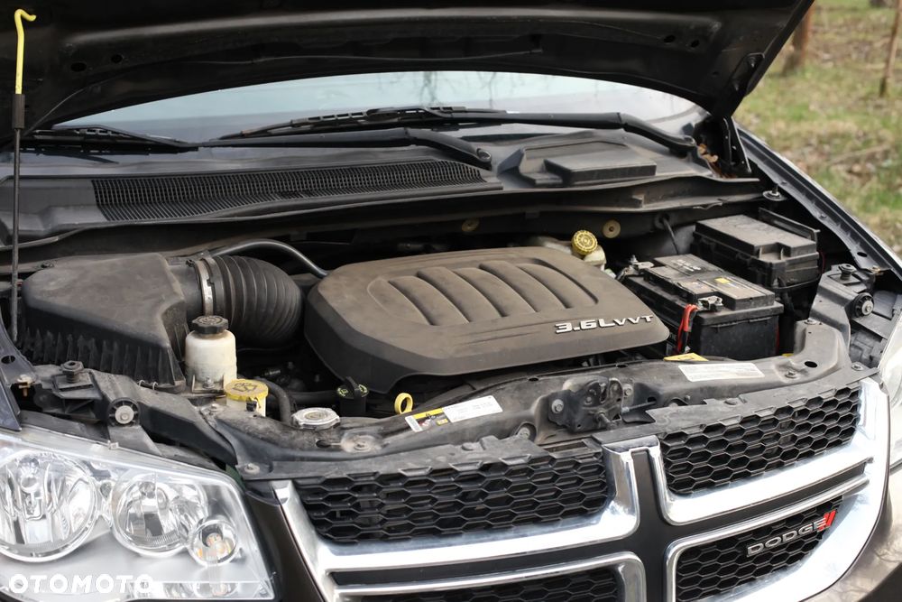 Dodge Grand Caravan - 4