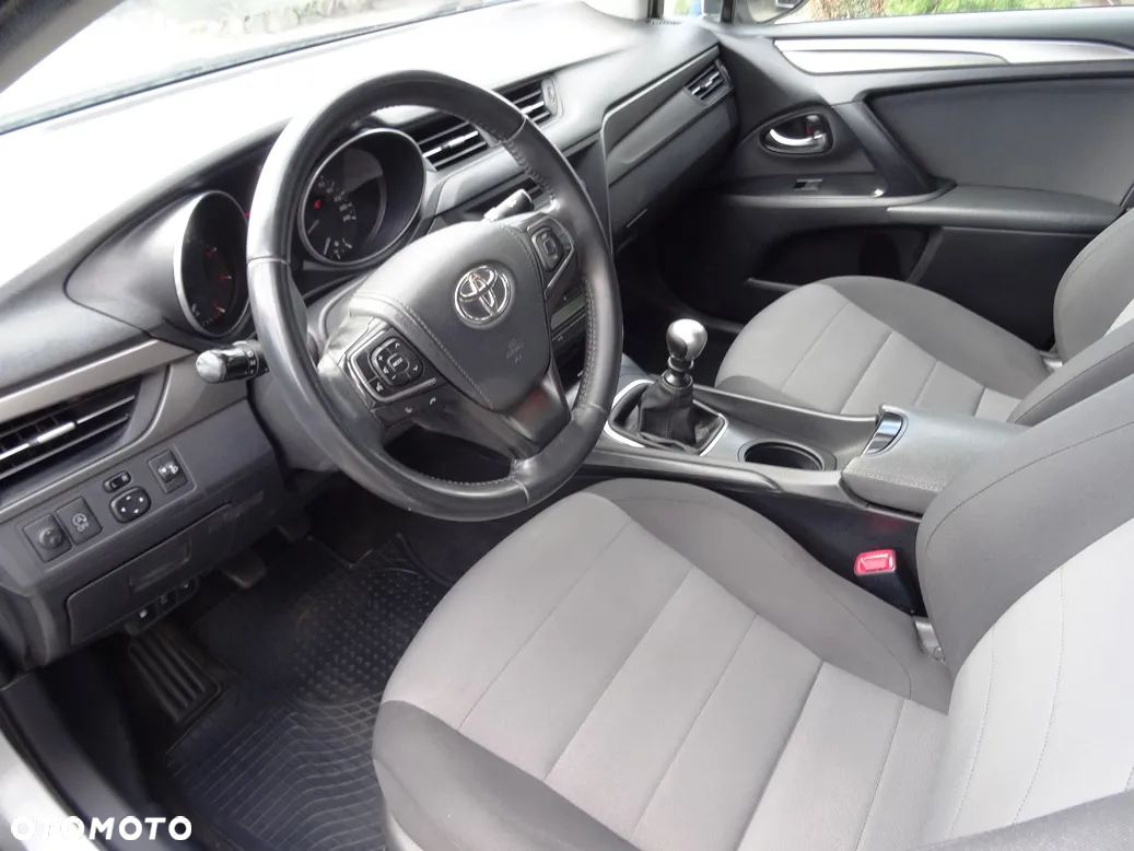 Toyota Avensis 1.6 D-4D Active - 18