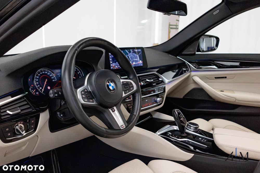 BMW Seria 5 540i xDrive - 17