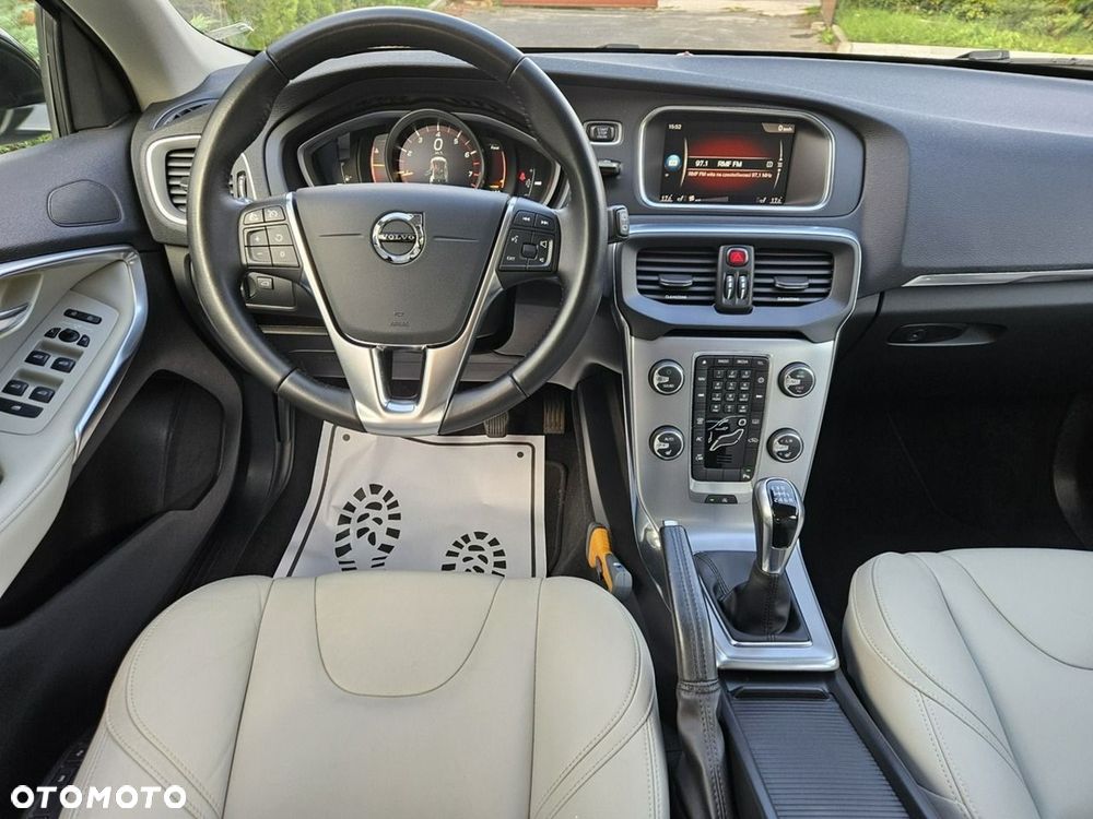 Volvo V40 T2 Inscription - 9