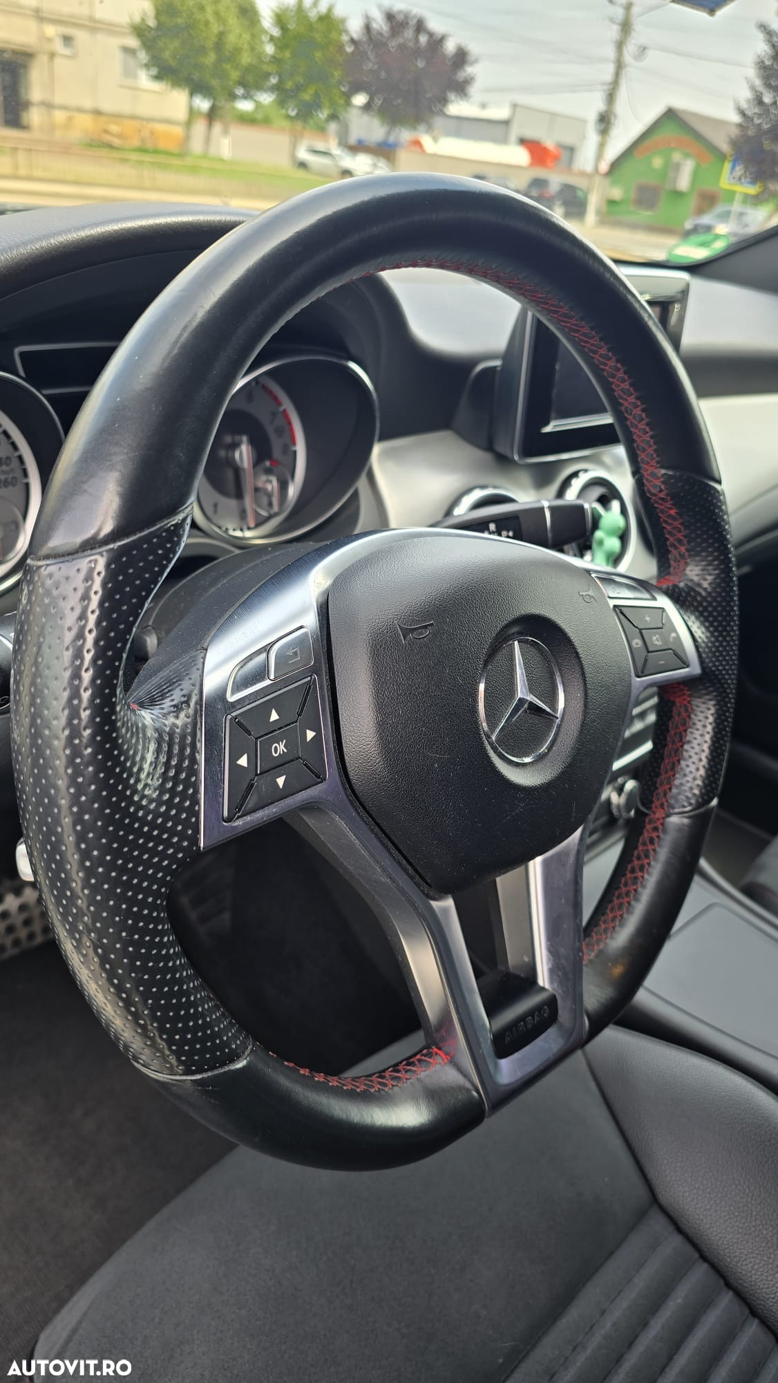 Mercedes-Benz GLA 200 7G-DCT AMG Line - 17