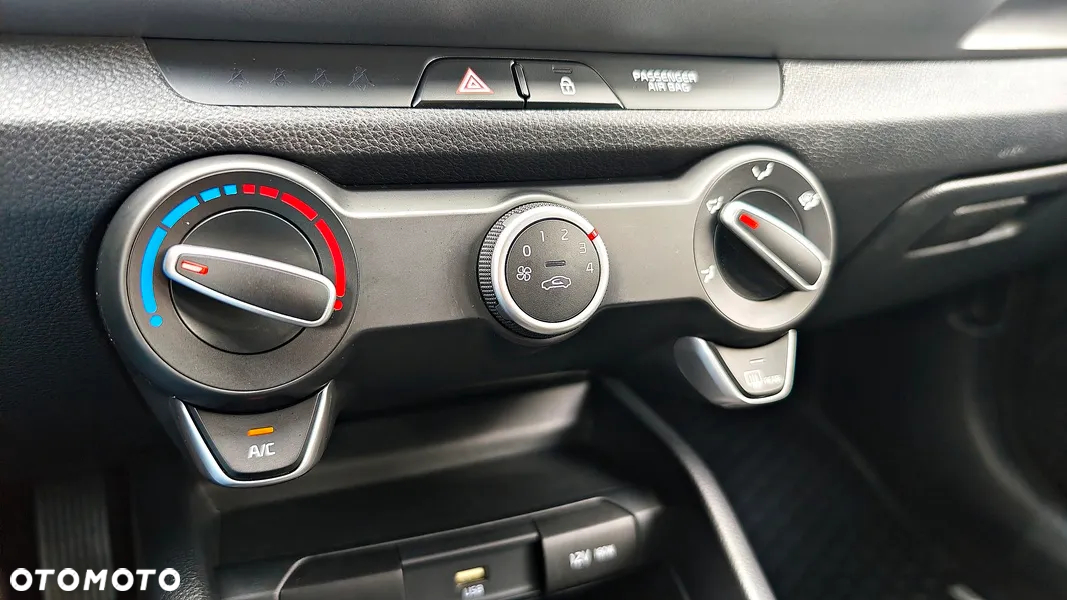 Kia Stonic - 24