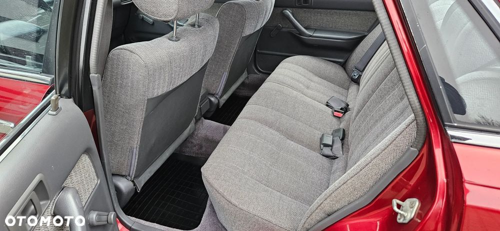 Toyota Camry 2.0 TD GL - 11