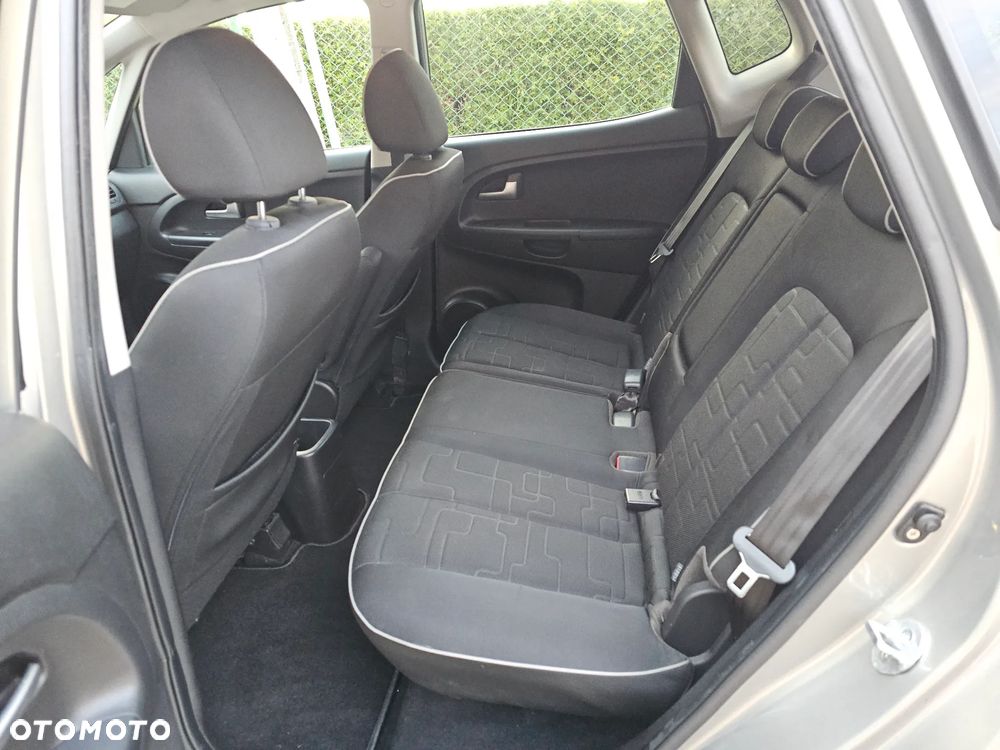 Kia Venga 1.6 L - 10