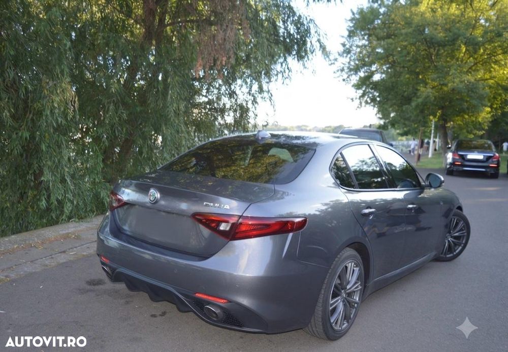 Alfa Romeo Giulia 2.0 Turbo 16V AT8 Veloce - 17