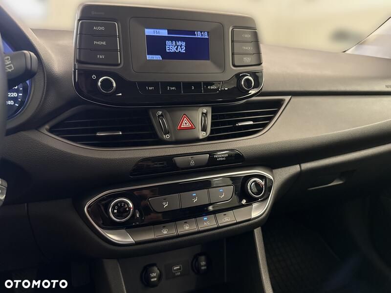 Hyundai i30 1.5 DPI Classic + - 16