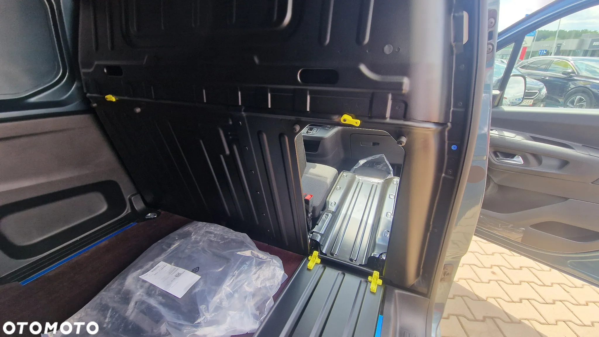 Opel Combo Cargo L2 950kg 1.5 Diesel 131 KM S&S AT8 - 11