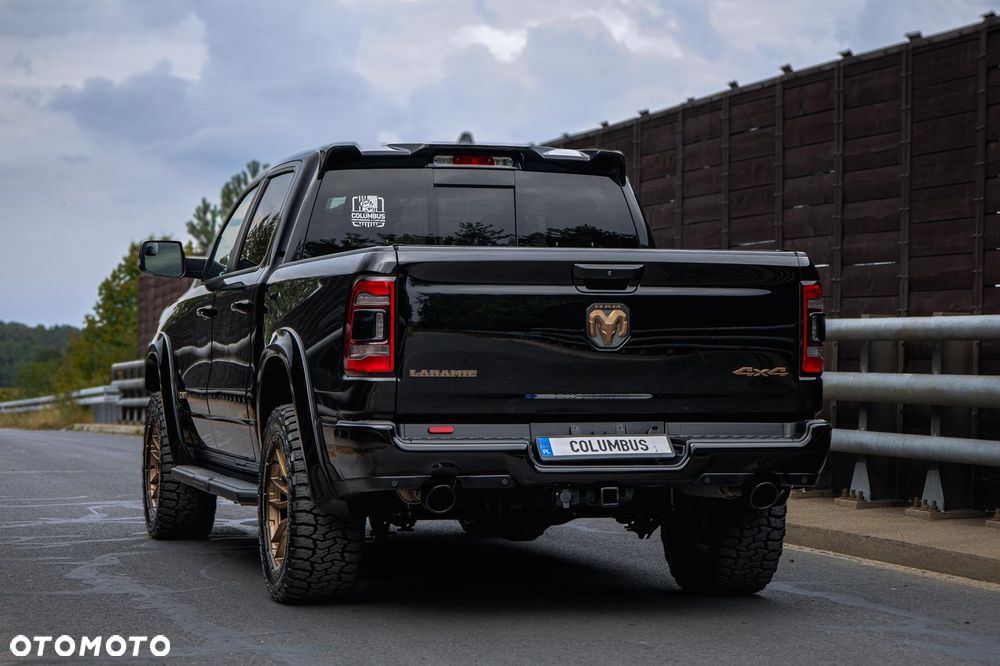 RAM 1500 5.7 Crew Cab Shortbed Laramie Black - 29