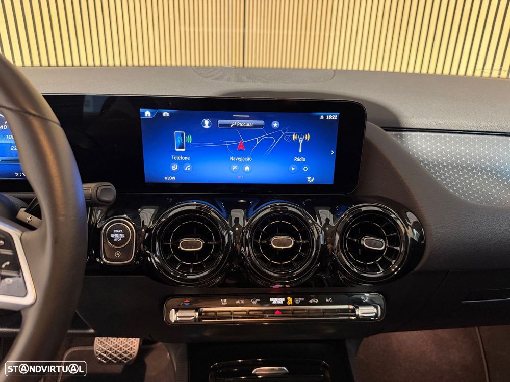 Mercedes-Benz GLA 180 7G-DCT Progressive - 12