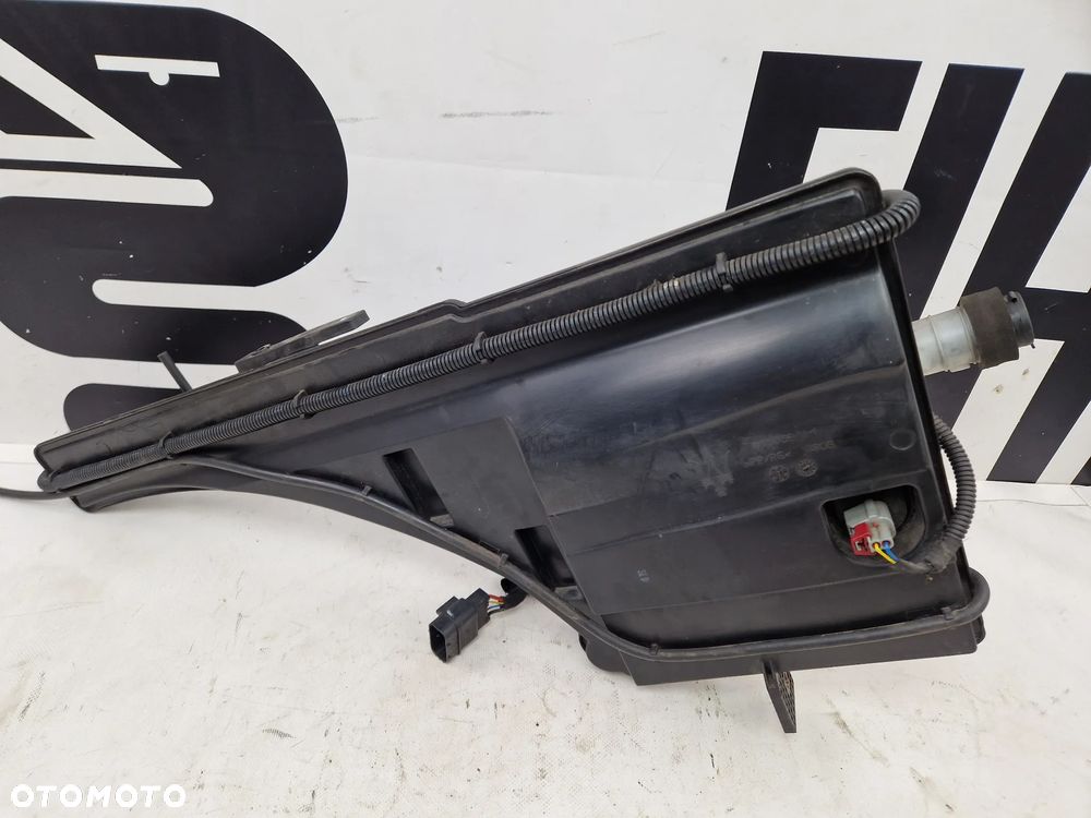 Zbiorniczek spryskiwaczy pompka Maserati Ghibli - 3