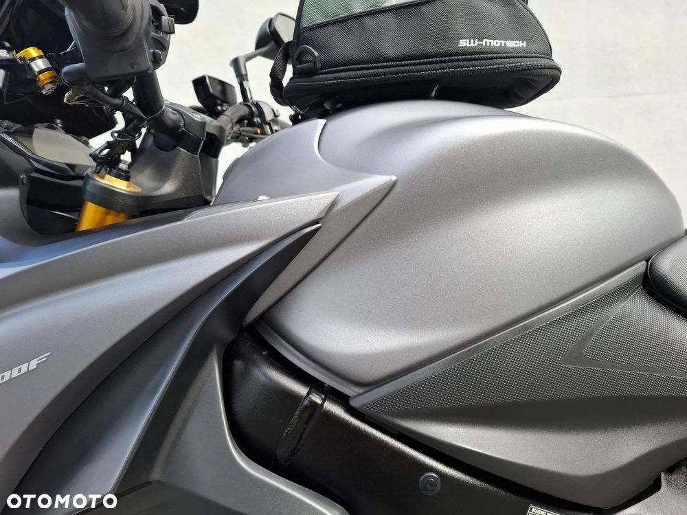 Suzuki GSX 1000 - 28