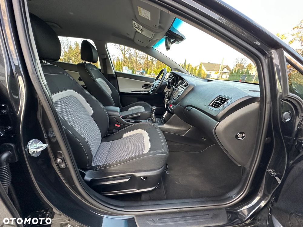 Kia Ceed 1.6 GDI SW UEFA EURO 2016 - 25