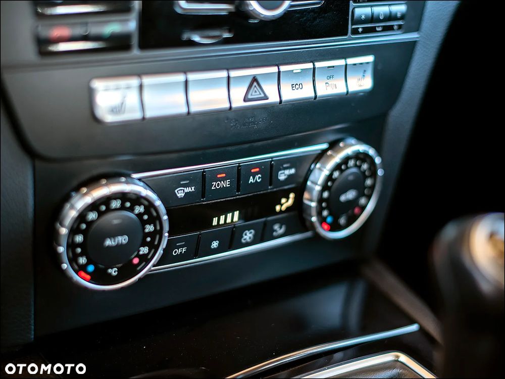 Mercedes-Benz Klasa C 180 (BlueEFFICIENCY) Elegance - 26