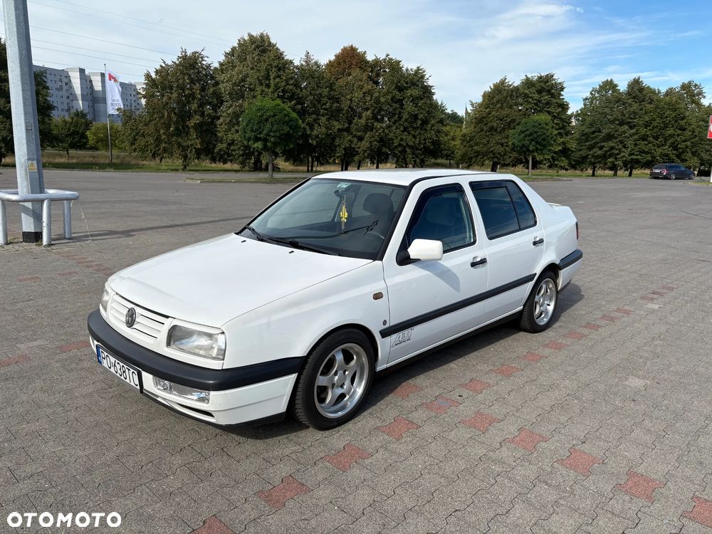 Volkswagen Vento 1.6 CL - 2
