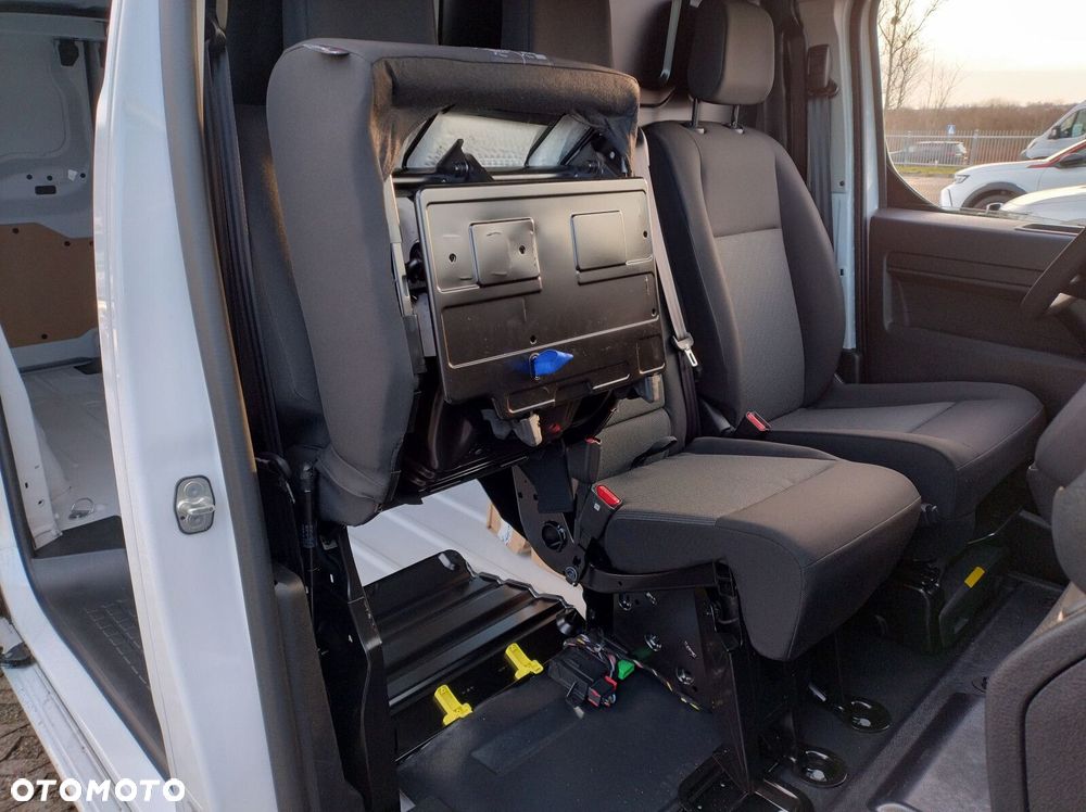 Opel Vivaro Vivaro Furgon XL Diesel 2.2 150 KM Automat - 26