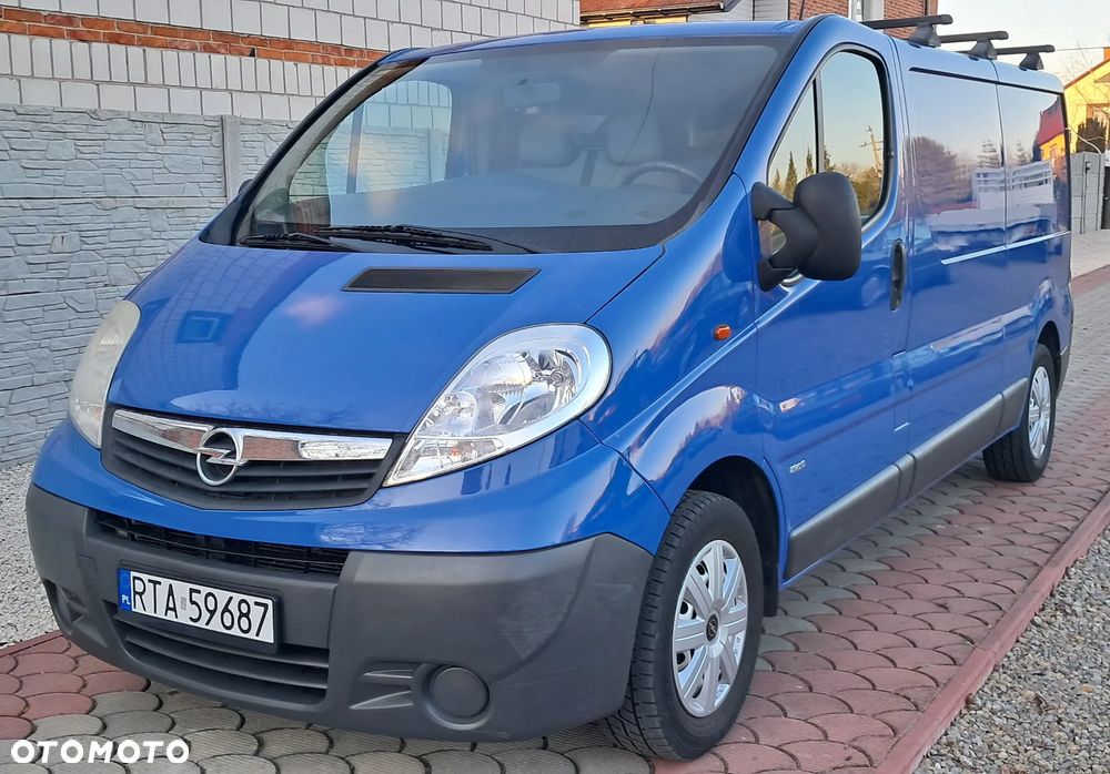 Opel Vivaro 2.5 CDTi L2H1 - 9