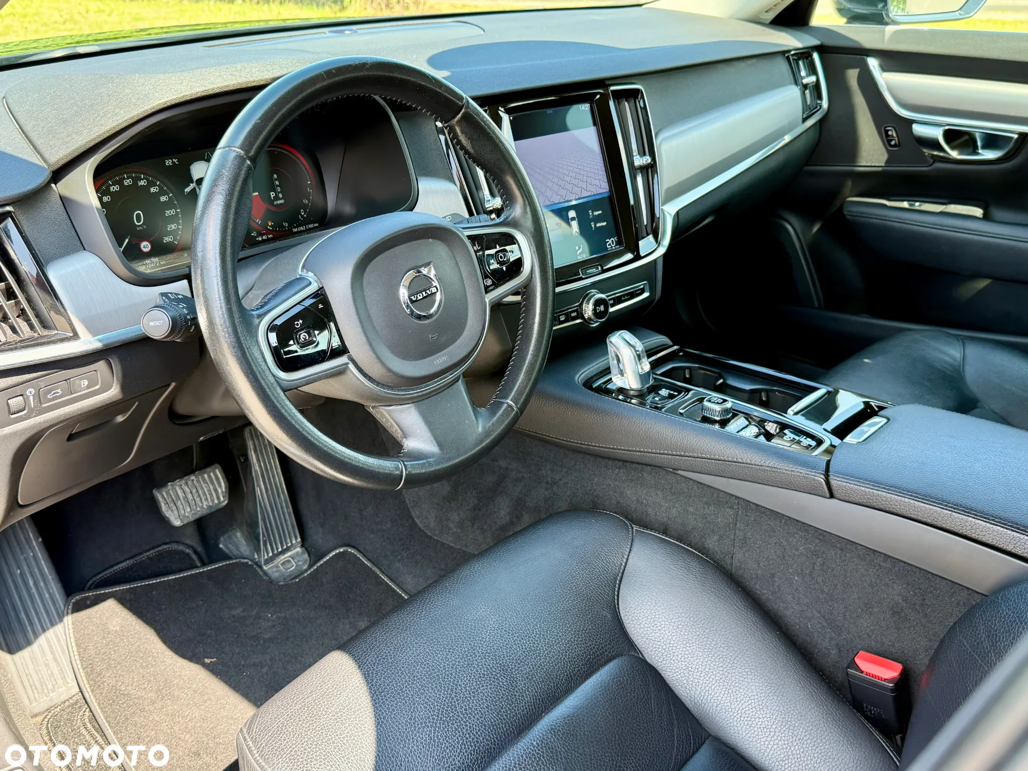 Volvo V90 T8 AWD Plug-In Hybrid Momentum Pro - 16