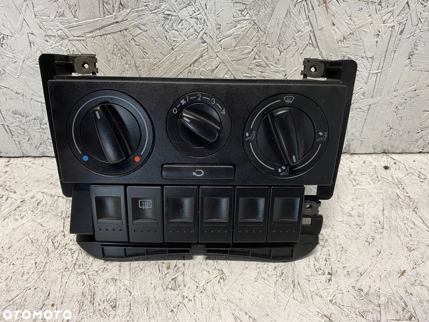 RAMKA NAWIEWU PANELU PRZYCISKI VW POLO 6N LUPO GOLF IV 6N0858305C - 1