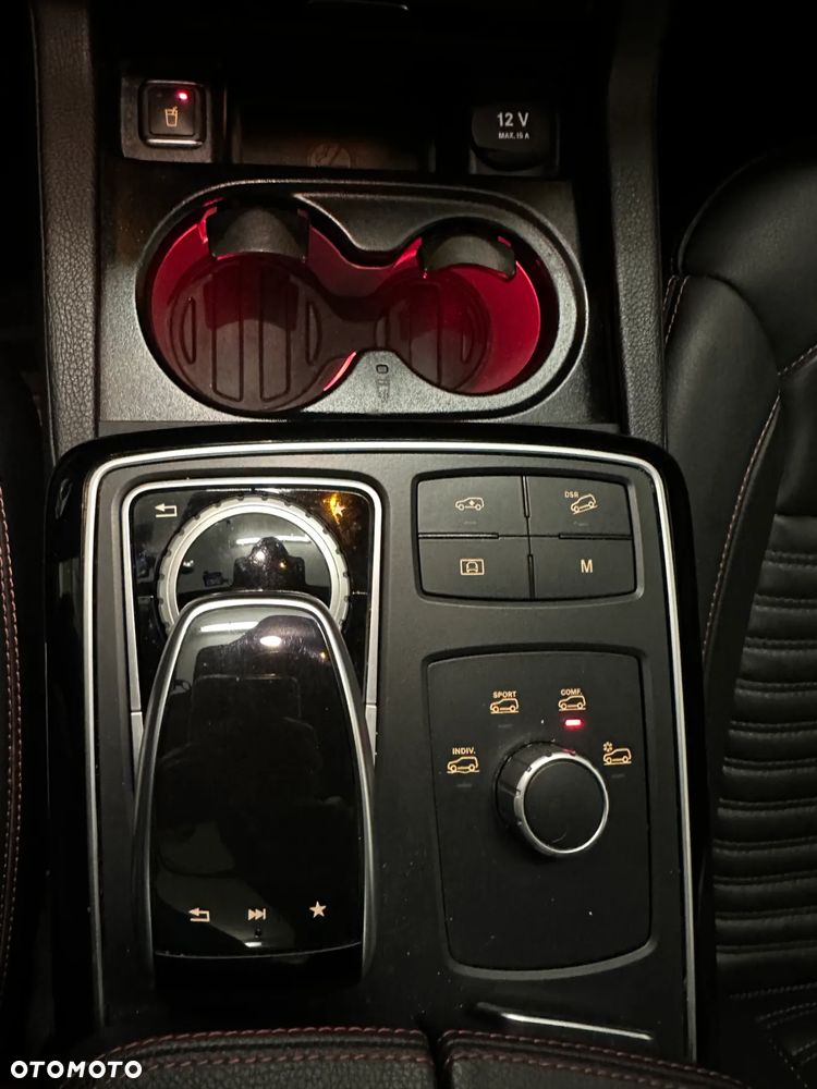 Mercedes-Benz GLE - 32