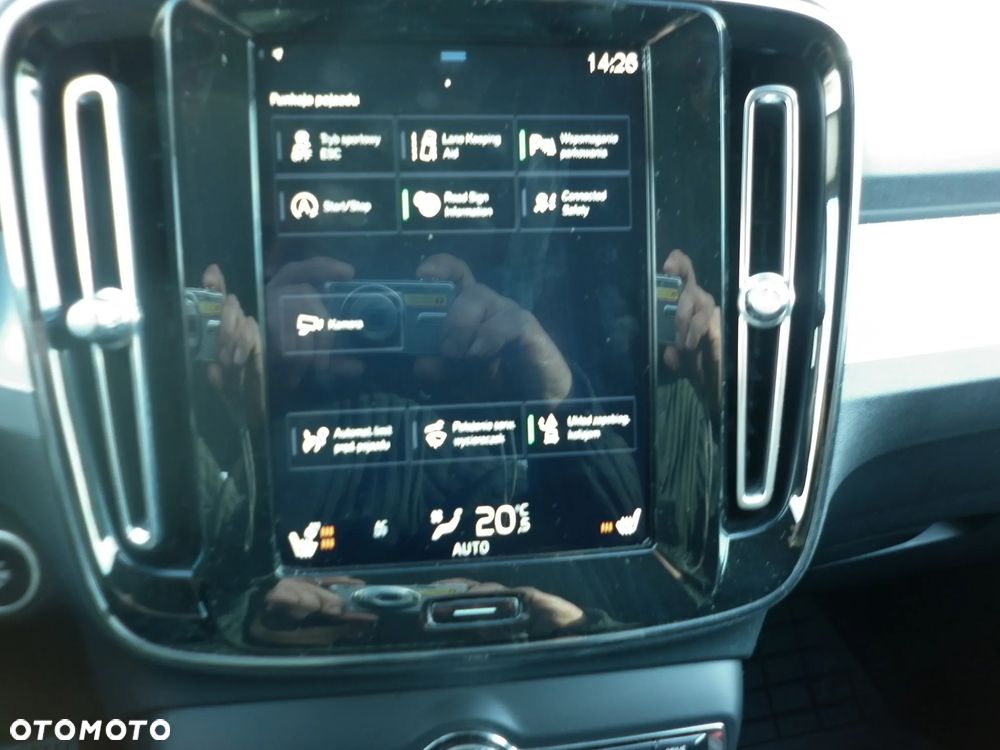 Volvo XC 40 D3 AWD Geartronic Momentum Pro - 26