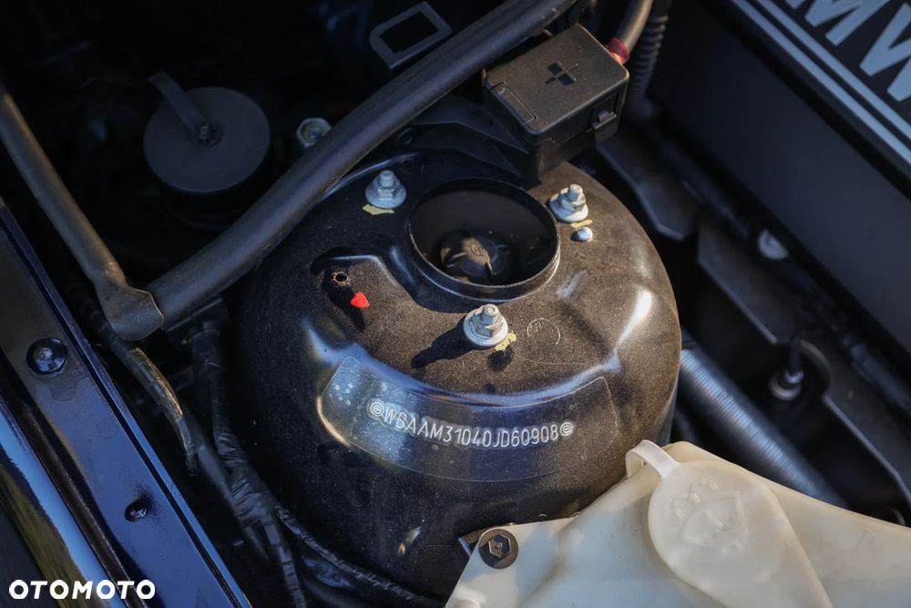 BMW Seria 3 323i - 36