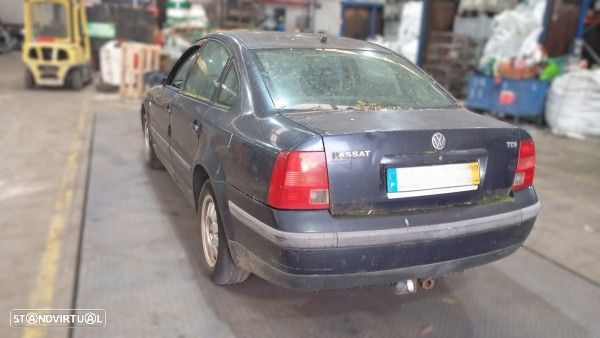 Para Peças Volkswagen Passat (3B2) - 1