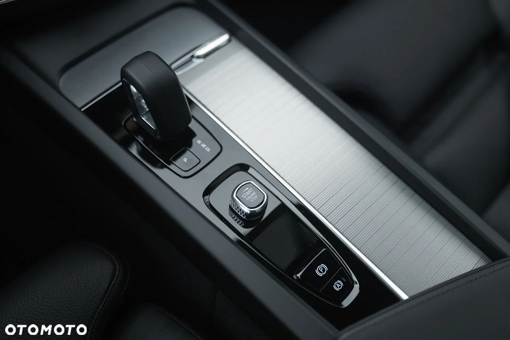 Volvo XC 60 B4 D AWD Plus Dark - 14