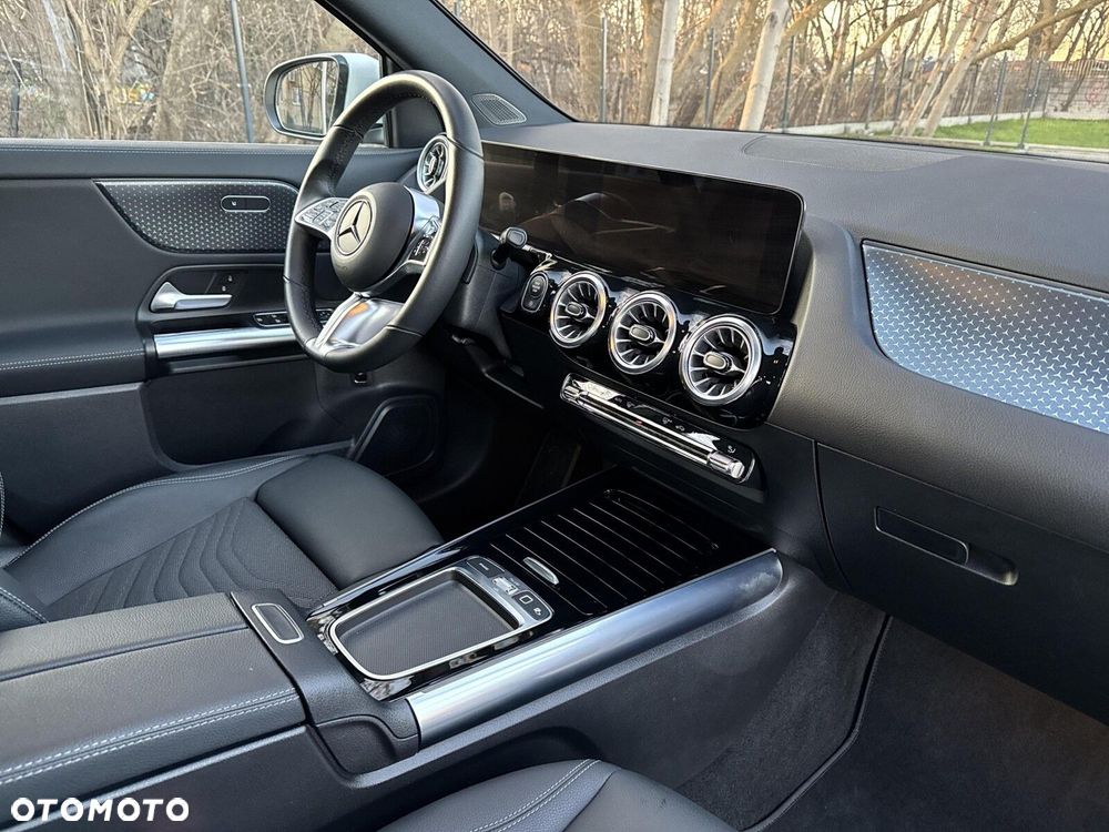 Mercedes-Benz GLA - 14