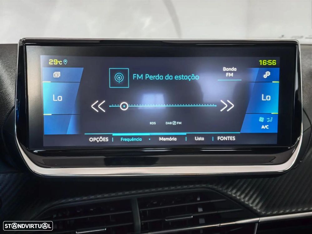 Peugeot e-2008 Allure - 12