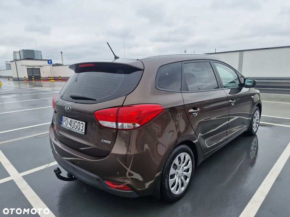 Kia Carens - 4