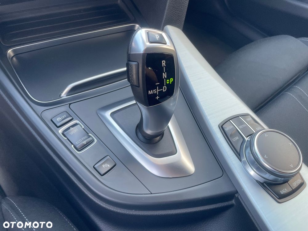 BMW Seria 3 320d Sport Line - 13