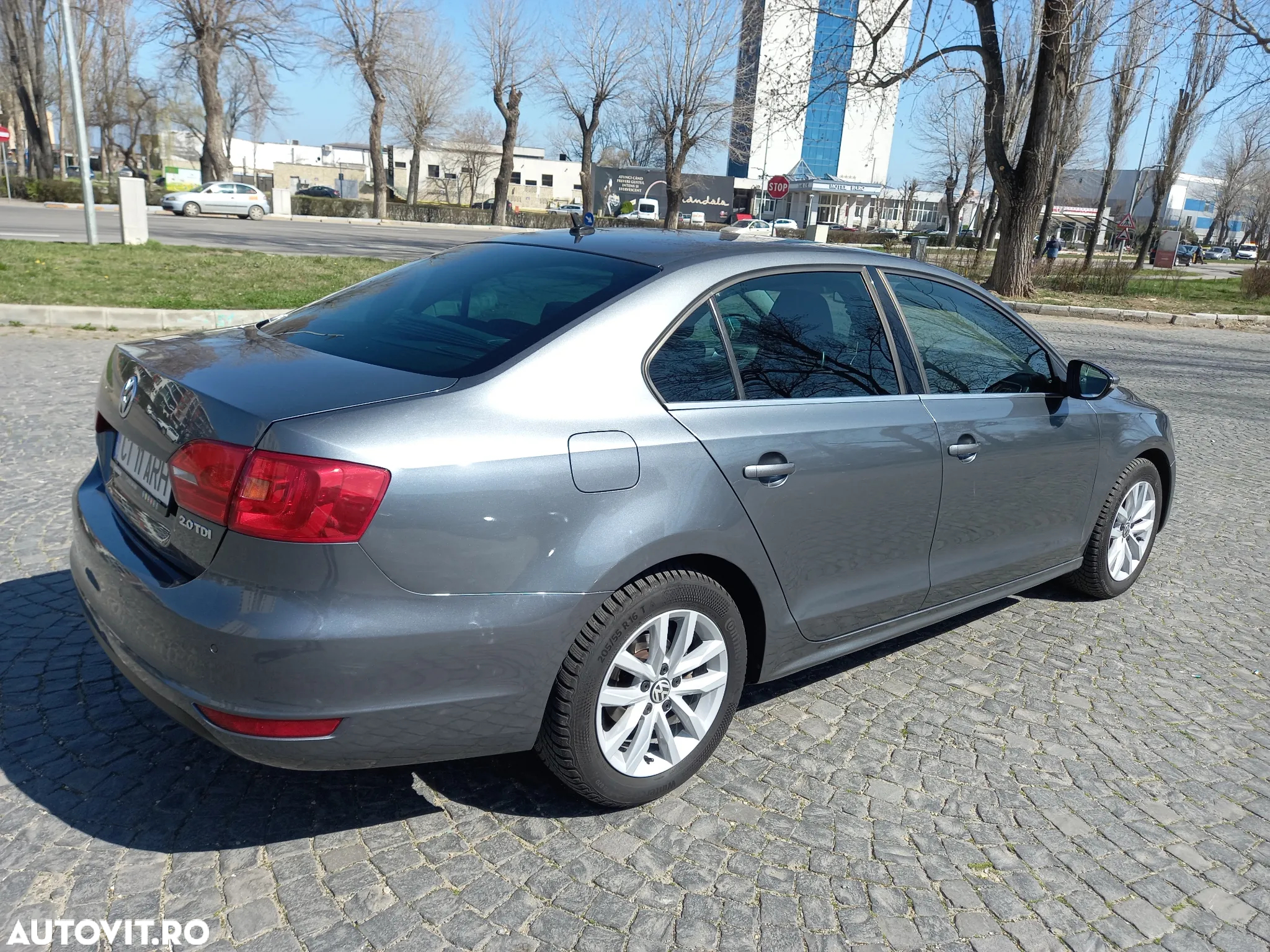Volkswagen Jetta 2.0 TDI CR DPF Highline - 3