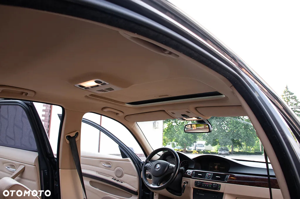 BMW Seria 3 325i - 32