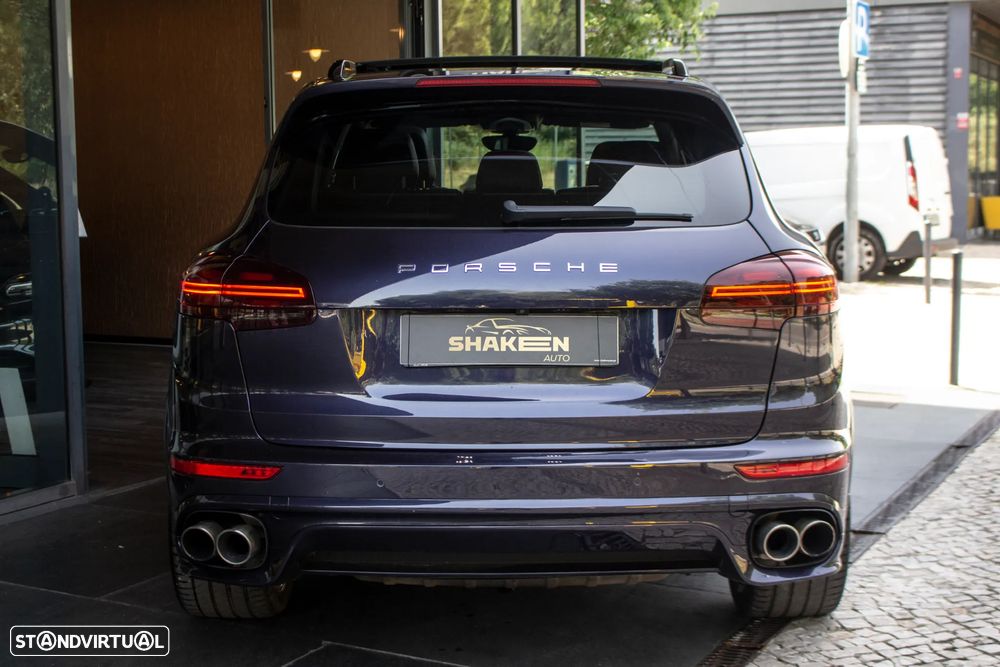 Porsche Cayenne S E-Hybrid - 10