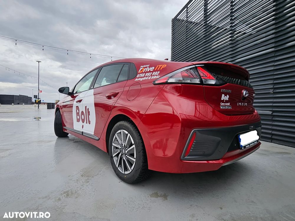 Hyundai IONIQ - 3
