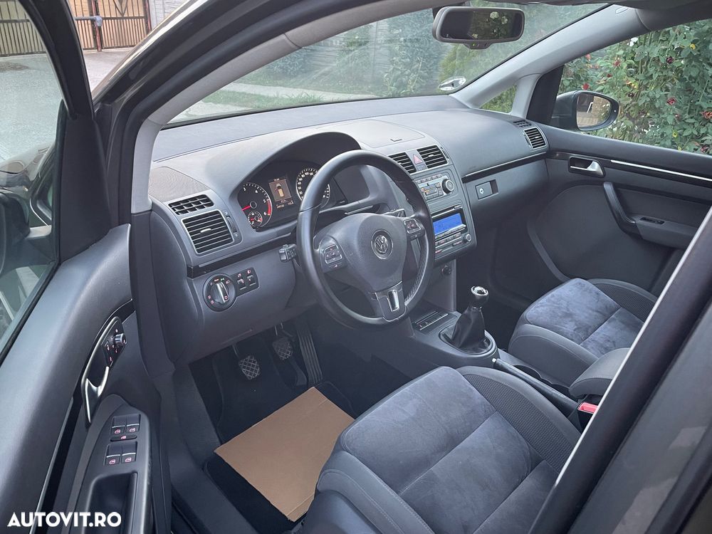 Volkswagen Touran - 16
