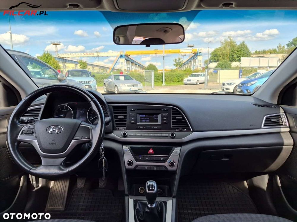 Hyundai Elantra - 13