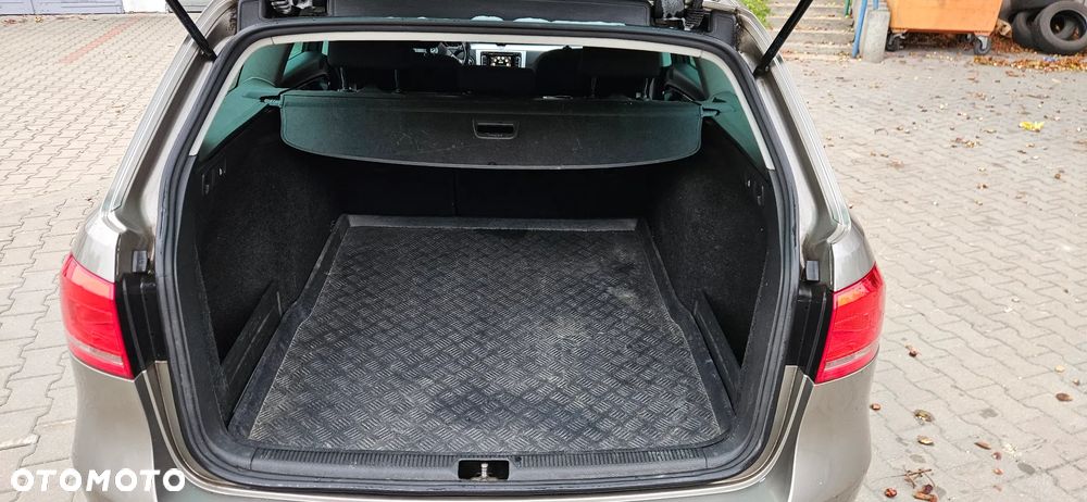 Volkswagen Passat 1.6 TDI Comfortline - 10