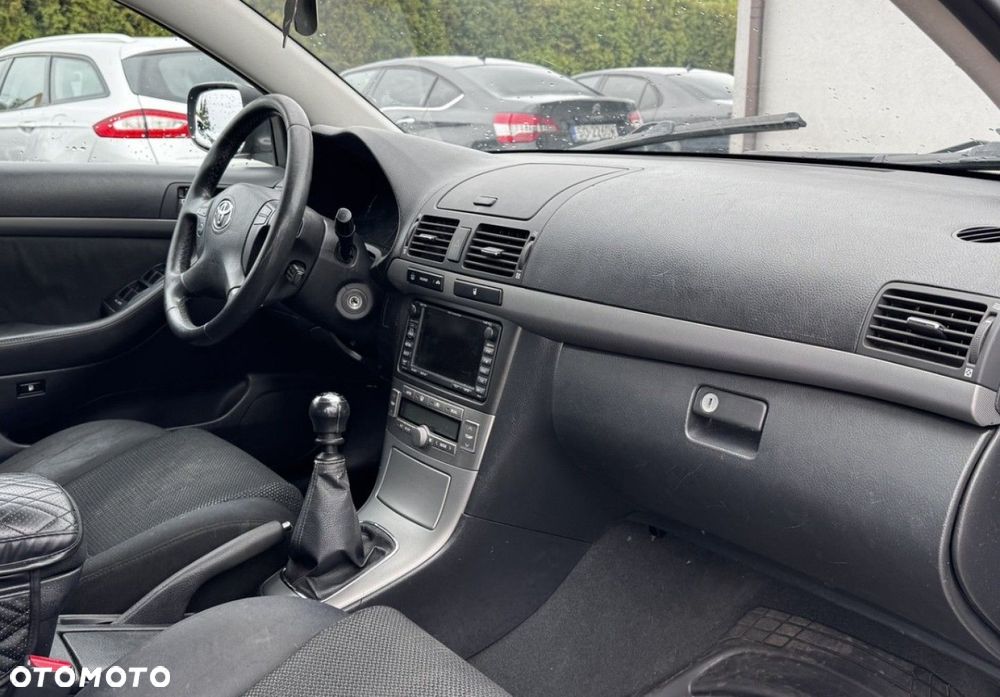 Toyota Avensis - 11