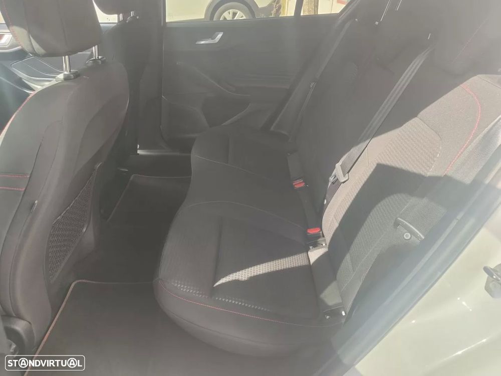 Ford Focus 1.0 EcoBoost MHEV ST-Line X - 8