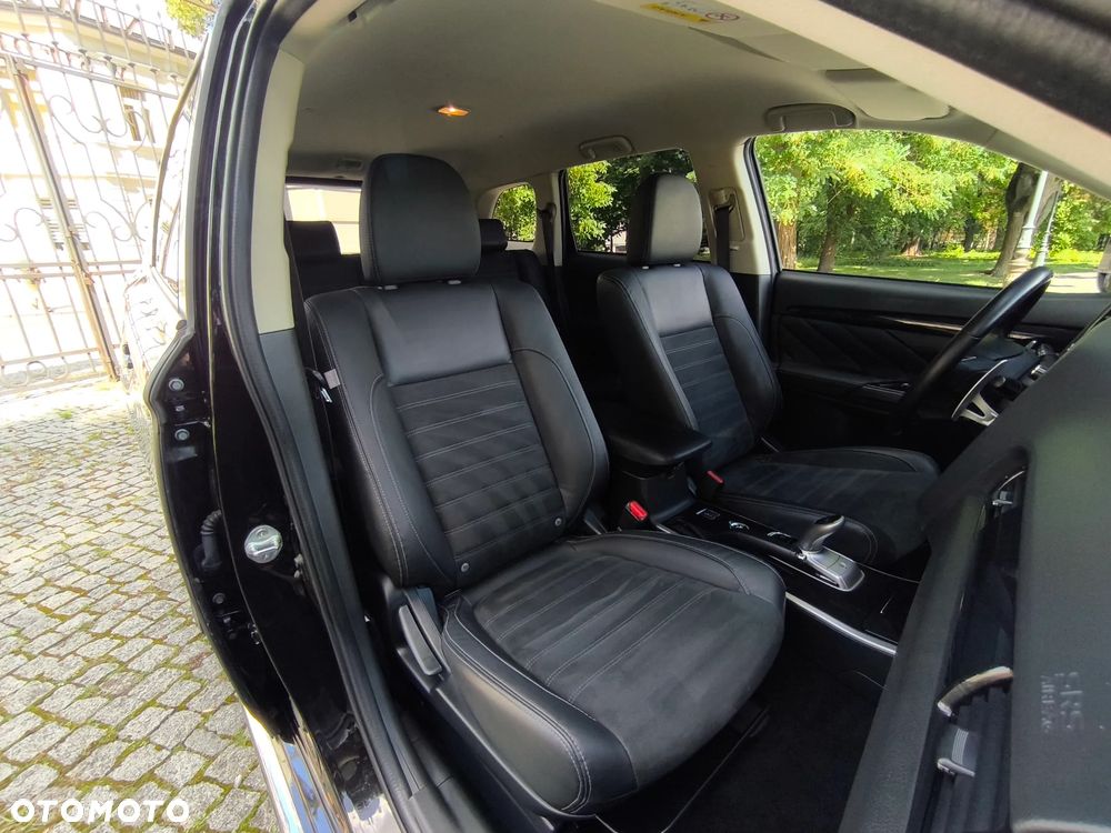 Mitsubishi Outlander 2.0 4WD Plus - 25