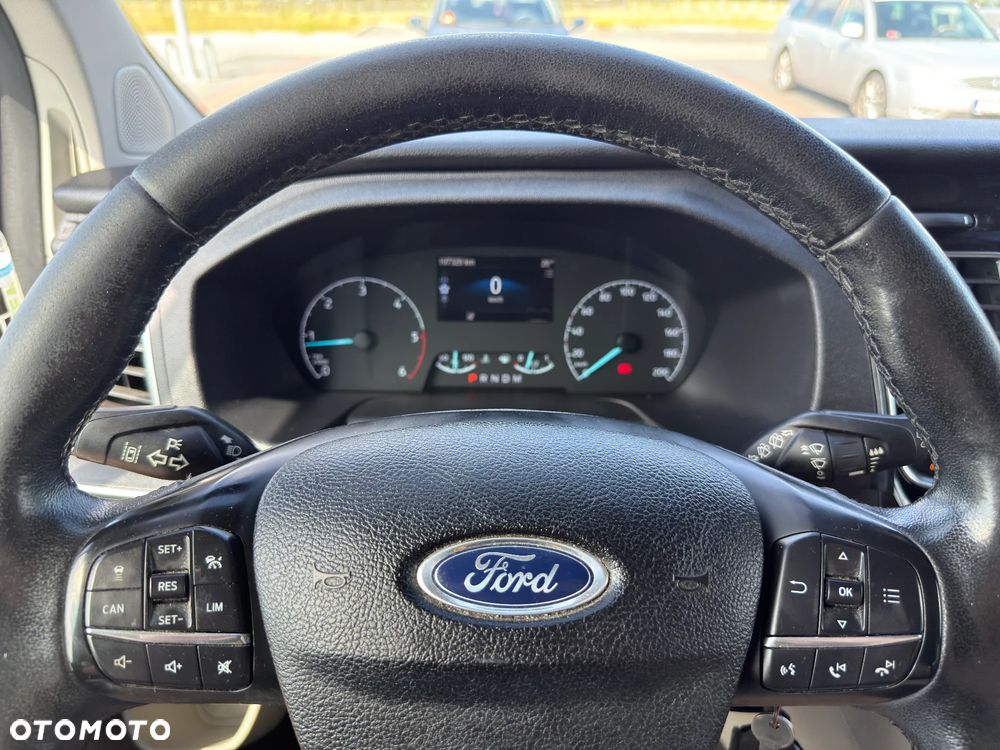 Ford Tourneo Custom - 11
